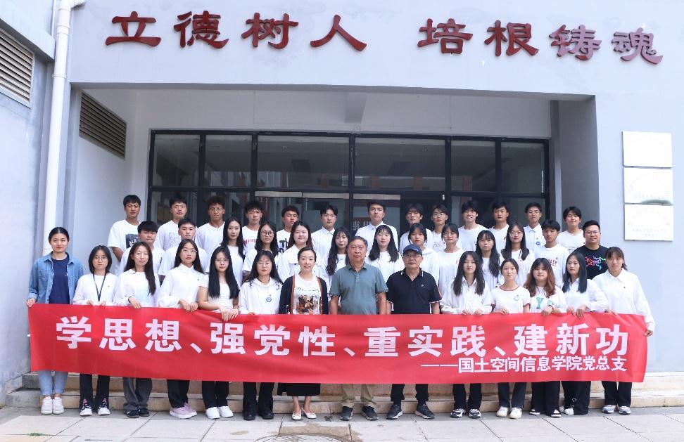 世界杯体育官方网站党总支开展2023年“读懂中国”暨“老少共话二十大，踔厉奋发新征程”主题座谈会